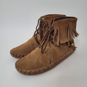 Softmoc brown mocassins with fringe in size 6